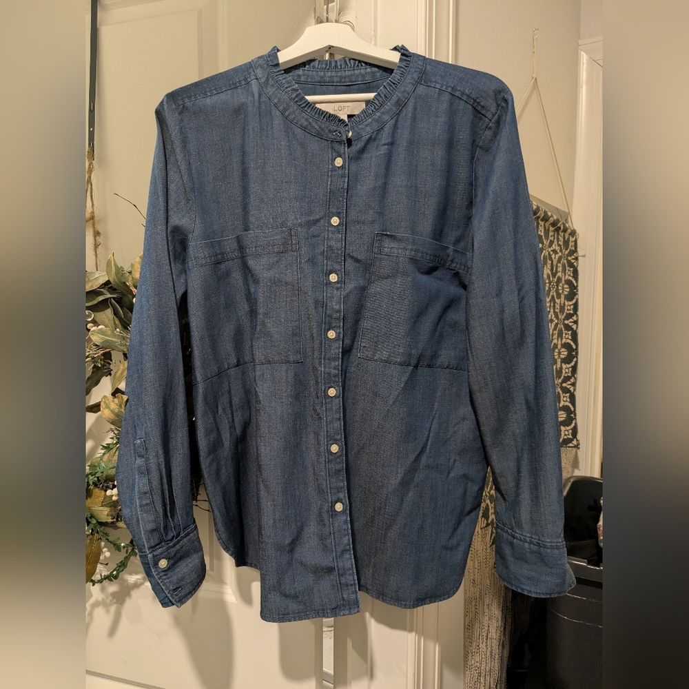 Gorgeous Soft Chambray Loft Button Down Ruffle Ed… - image 1